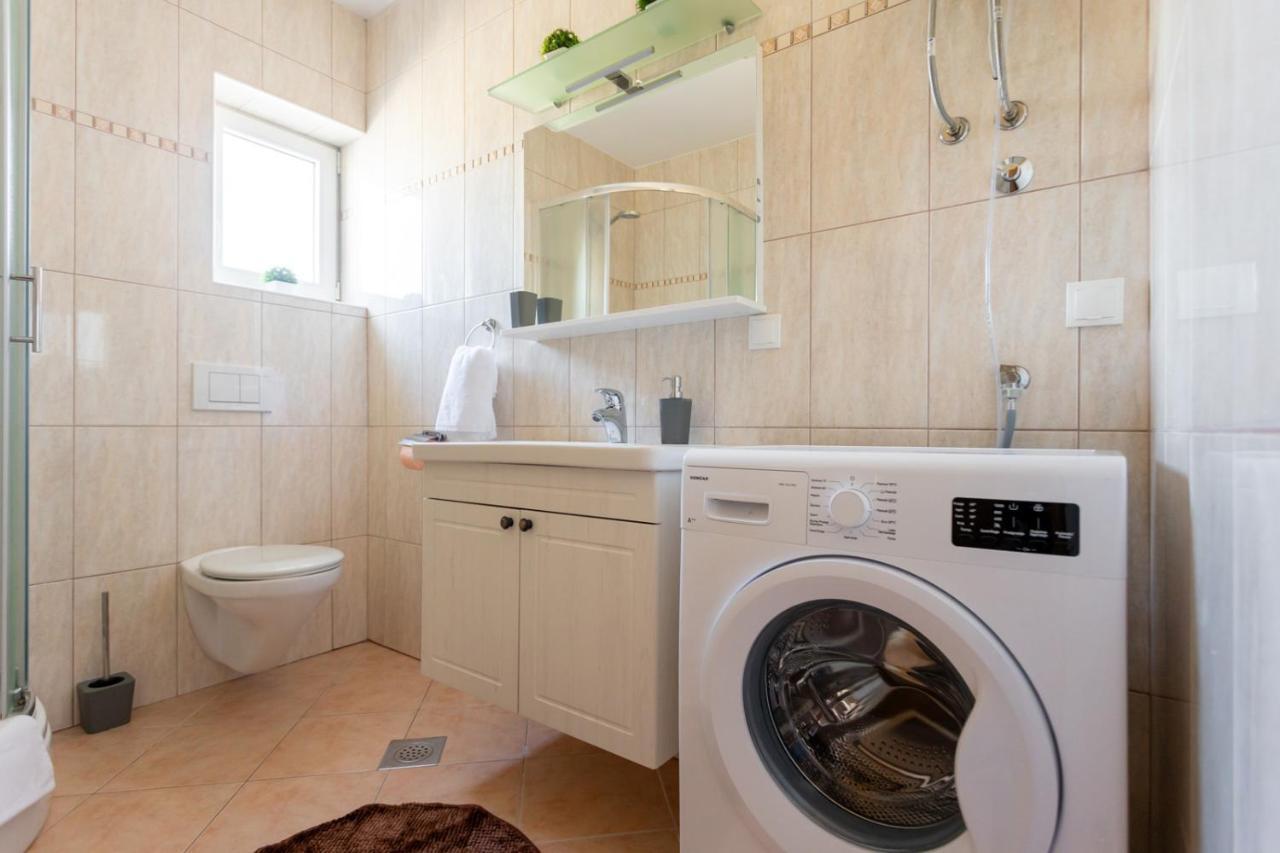 Apartment Demo Malinska Eksteriør billede