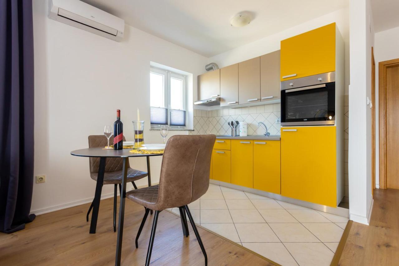Apartment Demo Malinska Eksteriør billede